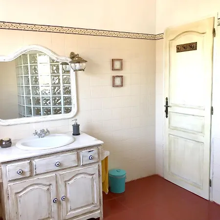 4 Bedrooms House With Sea View Enclosed Garden And Wifi At 1 Km Away From The Beach *